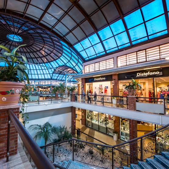 Il Villaggio Stregato a Modena — Centro Commerciale Portali